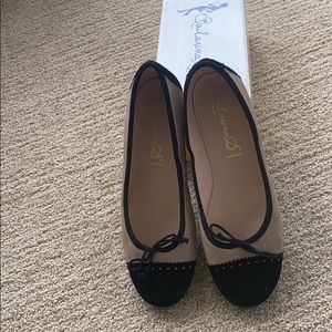 Like new tan/black suede flats